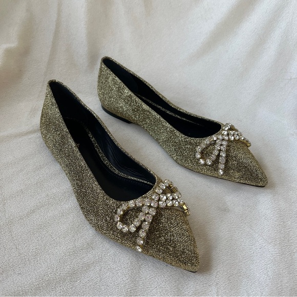 Larroudé Lee Crystal-Embellished Lure Flats in Gold Size 6.5 NWOT - Picture 5 of 9